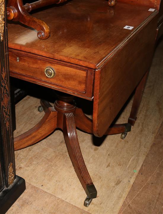 Regency mahogany Pembroke breakfast table(-)